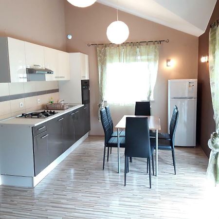 Apartments Laura I Angelina Tribalj Εξωτερικό φωτογραφία