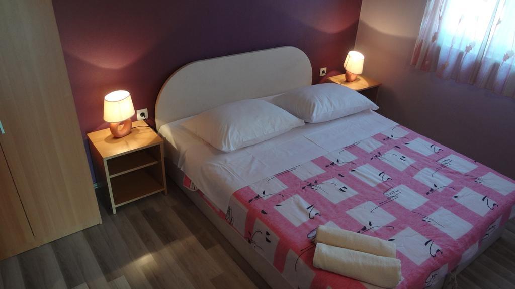 Apartments Laura I Angelina Tribalj Δωμάτιο φωτογραφία