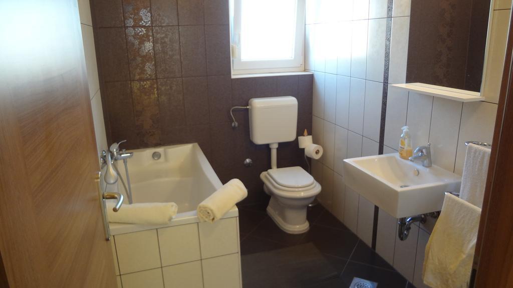 Apartments Laura I Angelina Tribalj Δωμάτιο φωτογραφία
