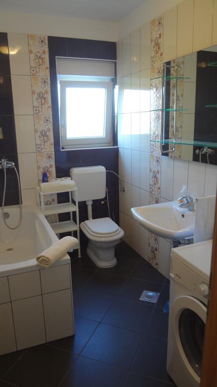 Apartments Laura I Angelina Tribalj Εξωτερικό φωτογραφία