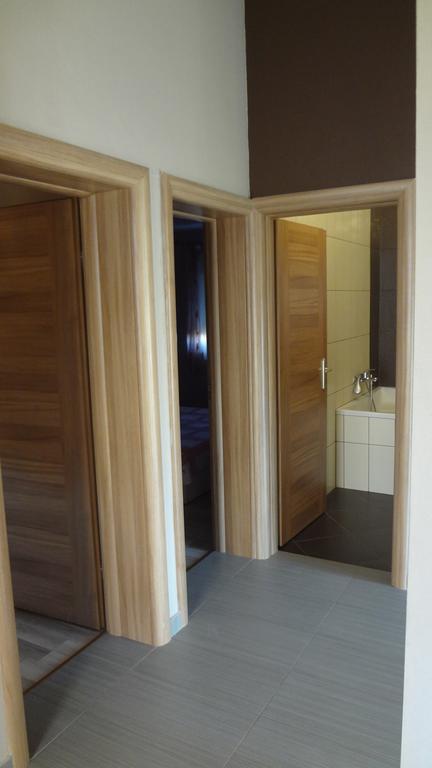 Apartments Laura I Angelina Tribalj Εξωτερικό φωτογραφία
