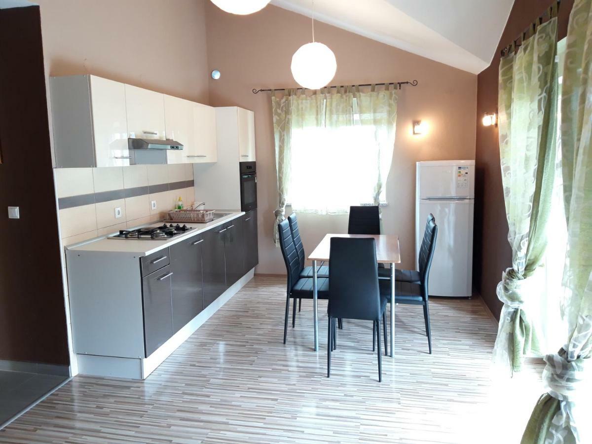Apartments Laura I Angelina Tribalj Εξωτερικό φωτογραφία